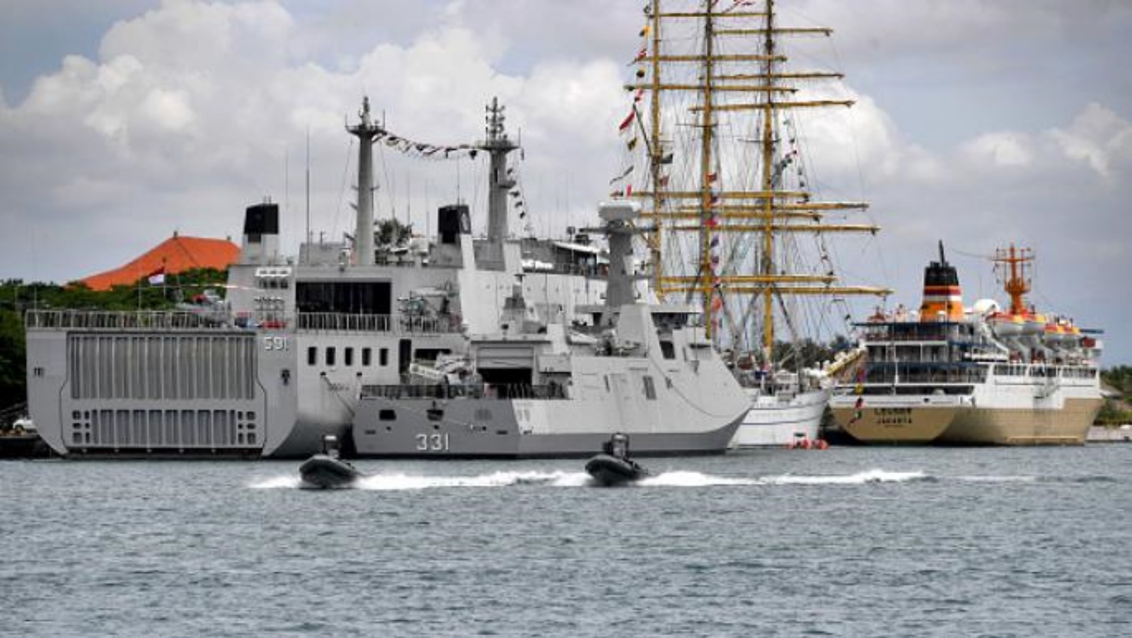 أرسل البلدان سفناً حربية للمشاركة في المناورات متعددة الأطراف