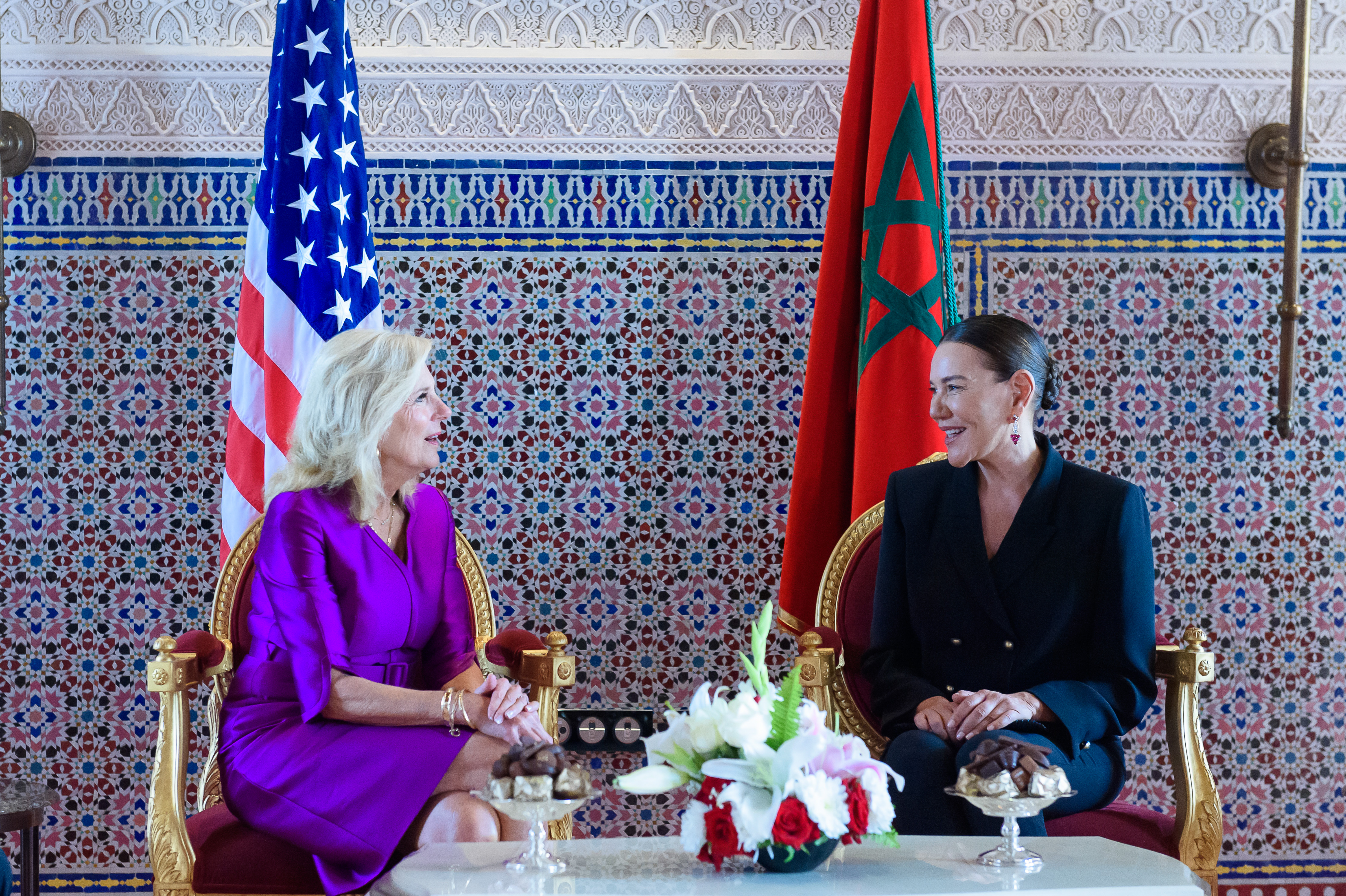 الاميرة للا سلمى لدى استقبالها جيل بايدن قرينة الرئيس الاميركي في مراكش