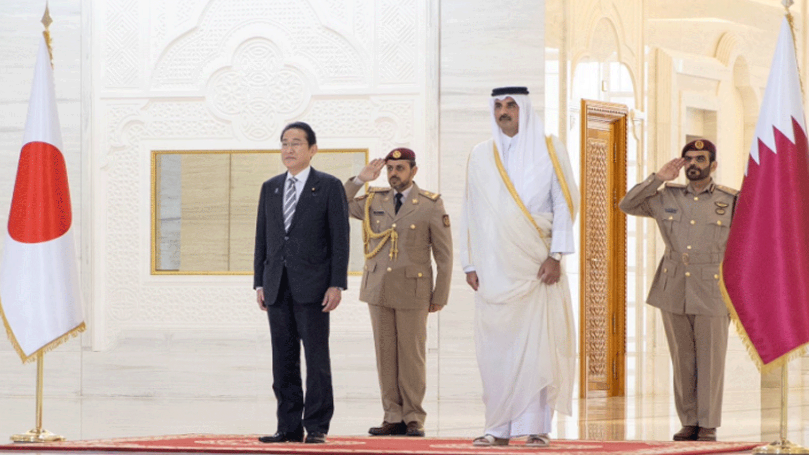 رئيس وزراء اليابان فوميو كيشيدا يختتم جولته الخليجية في قطر
