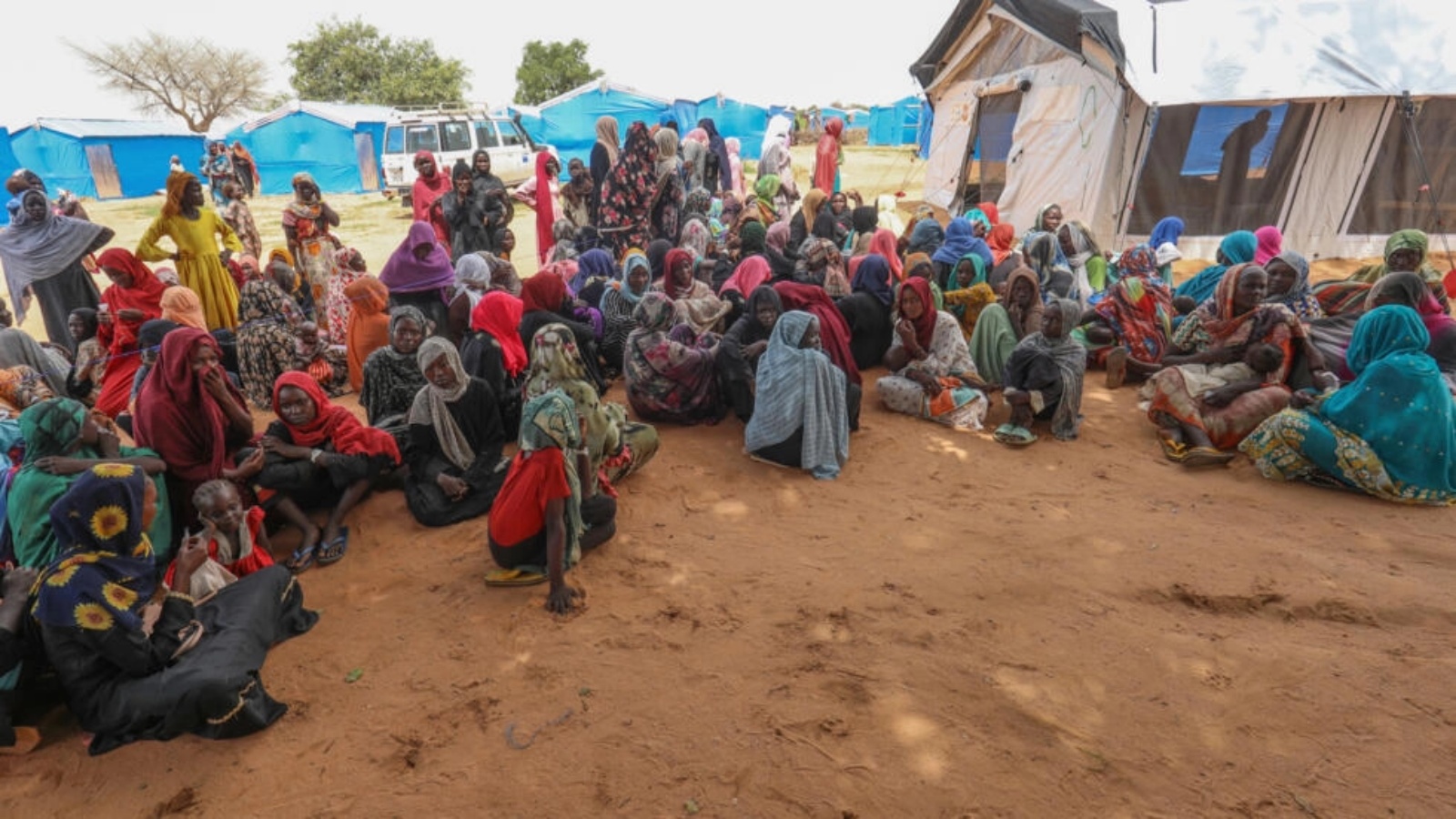لاجئون من السودان في مخيم ببلدة أدري الحدودية في شرق تشاد في 15 أغسطس 2023