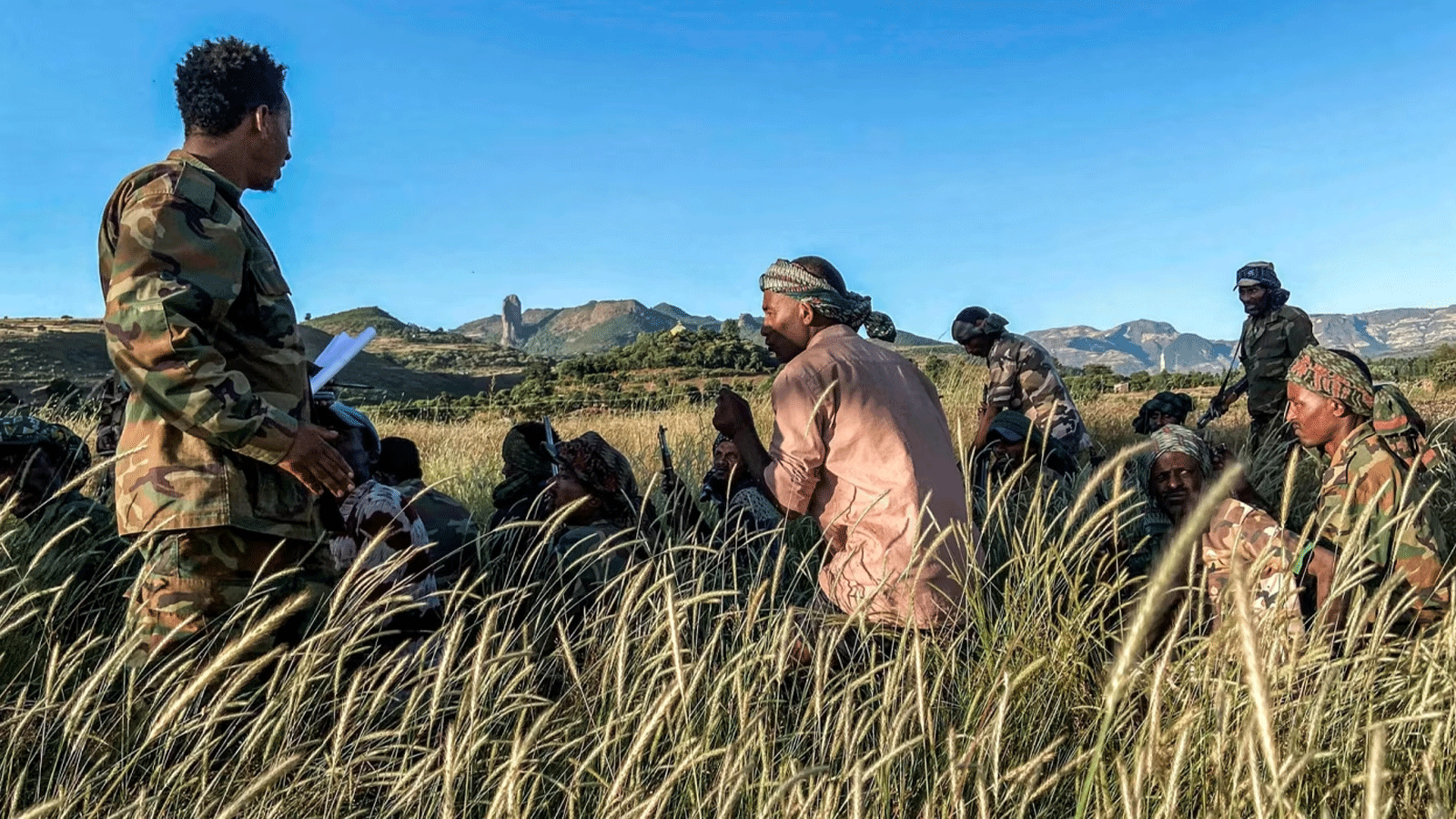 صورة أرشيفية لرجال الميليشيات يتلقون تدريبًا بالقرب من بحر دار، إثيوبيا