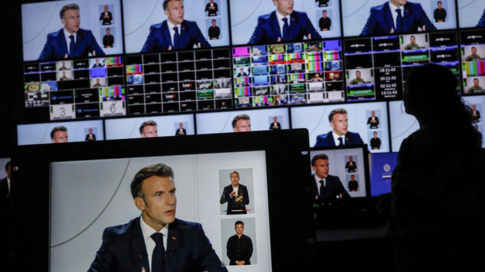 الرئيس الفرنسي إيمانويل ماكرون خلال مقابلة تلفزيونية بثت على قناة 