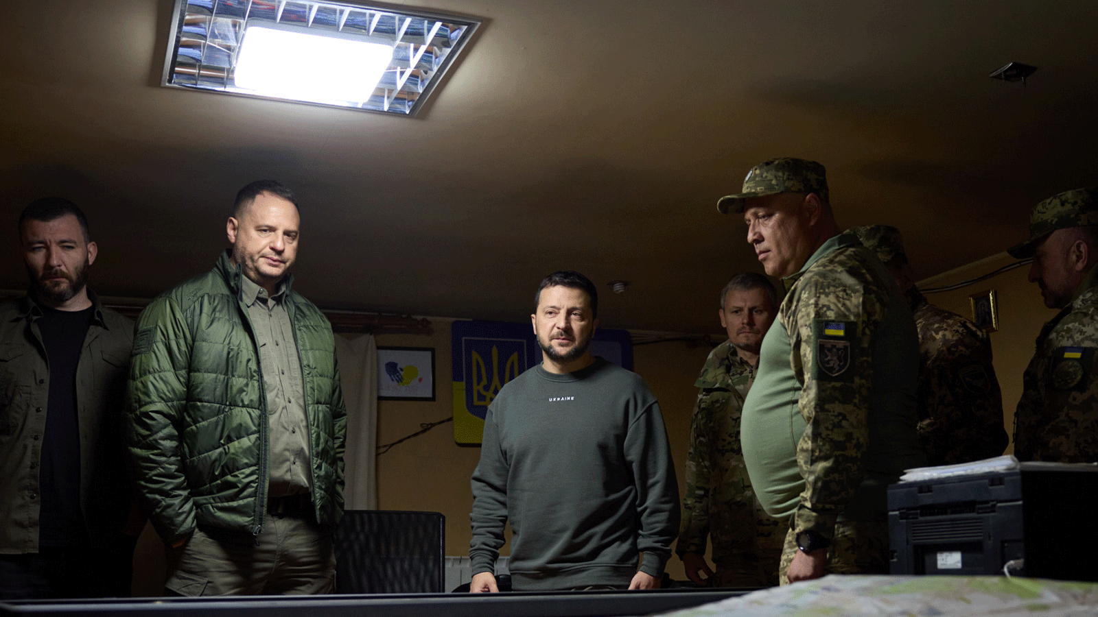 الرئيس الأوكراني فولوديمير زيلينسكي يزور الجبهة الشرقية، في المنطقة التي تضم بلدتي كوبيانسك وليمان(منصةx)