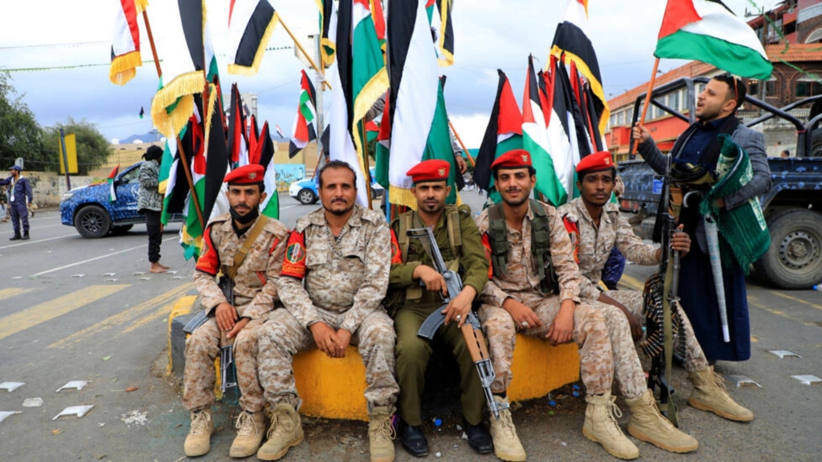 أفراد من قوات الأمن التابعة للحوثيين في العاصمة اليمنية صنعاء في 27 أكتوبر 2023 