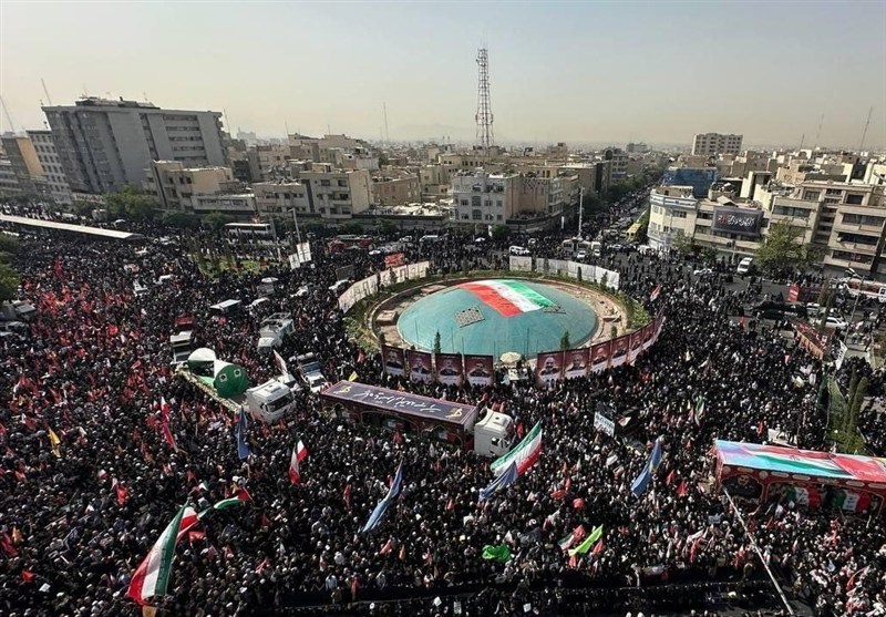 جانب من جنازات التشييع في طهران السبت