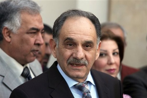 صالح المطلك خلال مؤتمر صحافي في بغداد في 8 يناير 2010