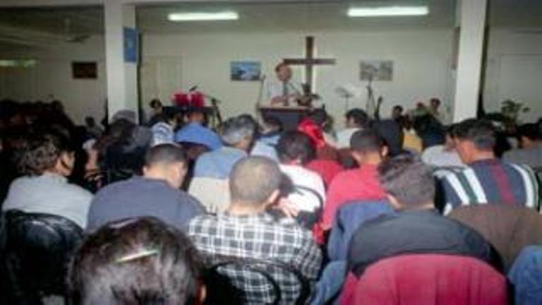 يشير بعض المتابعين إلى أن تهميش الأمازيغ في الجزائر يدفع ببعضهم نحو المسيحيّة