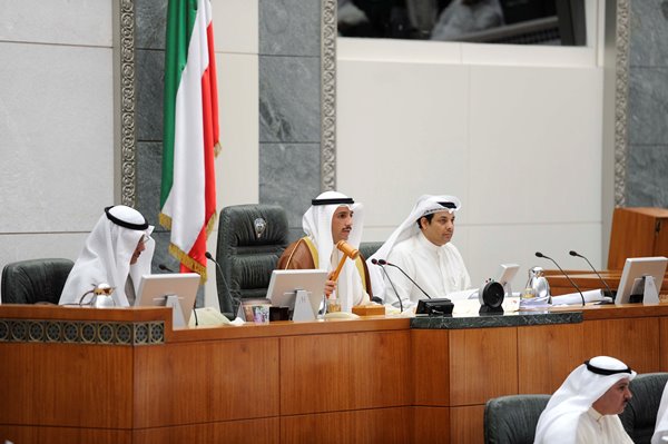 رئيس مجلس الأمة افتتح الجلسة المدرج على جدول أعمالها ستة استجوابات - خاص إيلاف