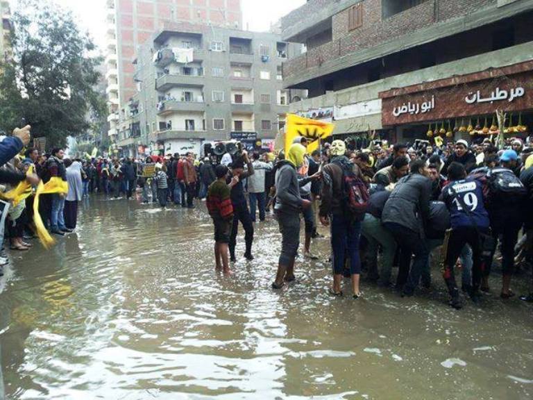 تظاهرات الإخوان مستمرة رغم المطر