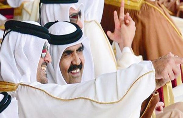  الشيخ تميم ووالده أمير قطر ورئيس الوزراء حمد بن جاسم