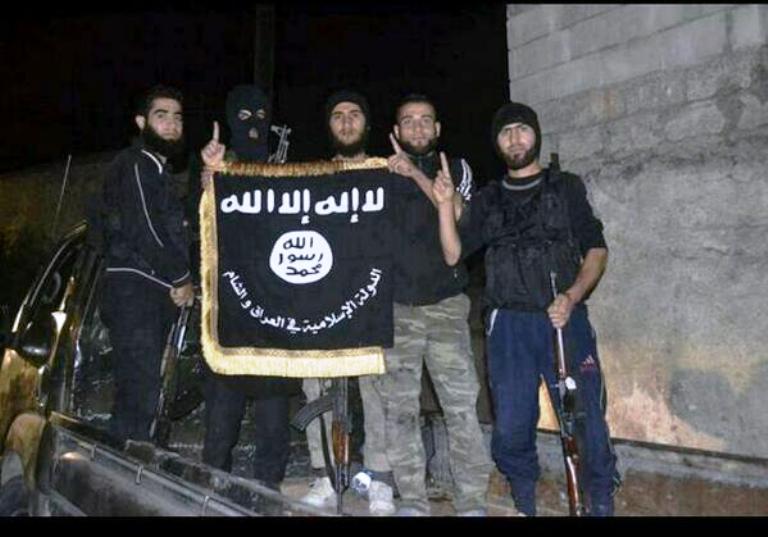 عناصر من (داعش) في ريف حلب