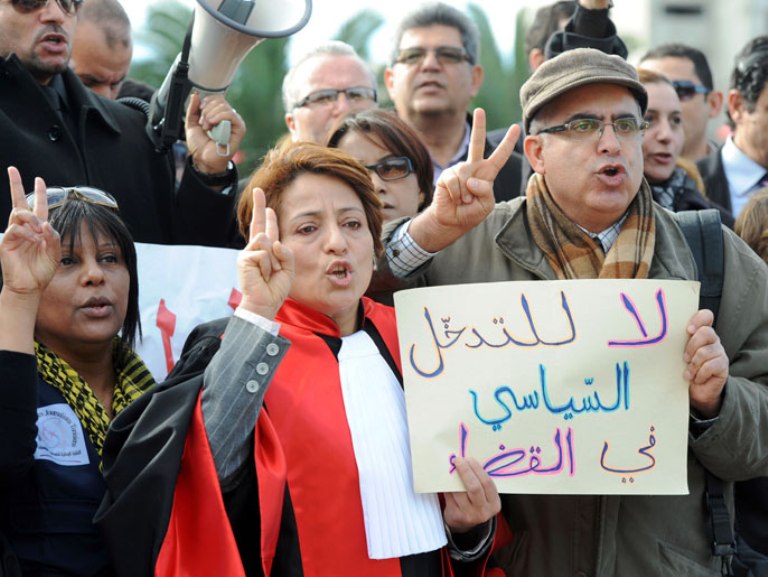 قضاة تونسيون تظاهروا الأربعاء وهتفوا من أجل استقلال مرفق القضاء عن السلطة التنفيذية