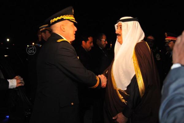 وزير الحرس الوطني لحظة وصوله إلى قاعدة 
