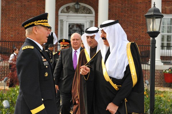 وزير الحرس الوطني السعودي يزور قيادة الحرس الوطني الأميركي