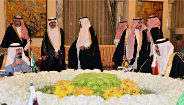 تبادل الحديث بين العاهل البحريني الملك حمد بن عيسى والعاهل السعودي