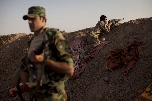 مقاتلون من القوات الكردية