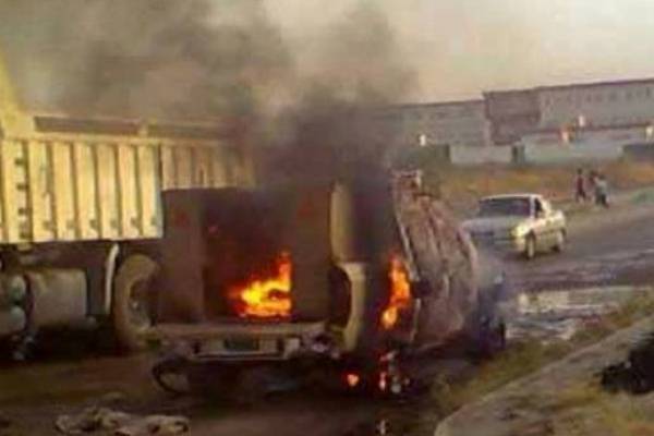 عجلة عسكرية تحترق في الموصل