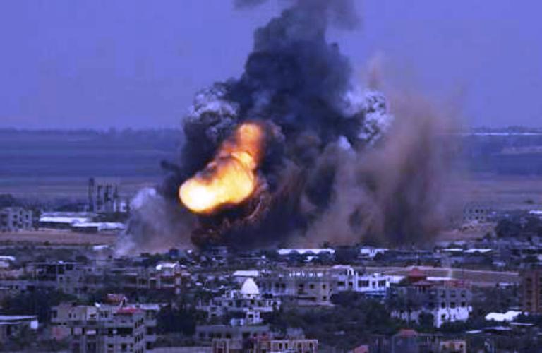 جانب من القصف الاسرائيلي على غزة الثلاثاء 