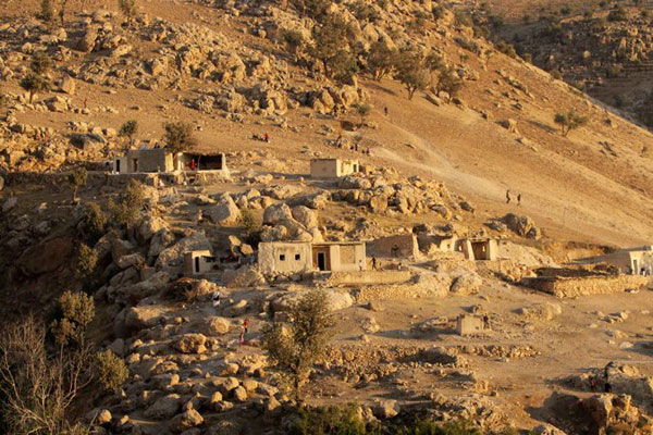 جبل سنجار حيث يتحصن الأيزيديون الهاربون من بطش وقتل داعش