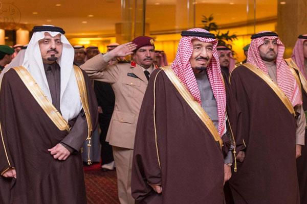 السعوديون يبايعون الملك سلمان بن عبدالعزيز وولي عهده وولي ولي العهد