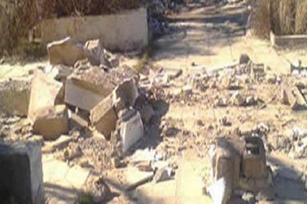 مقبرة المعارضة الايرانية شمال بغداد وقد طالتها عمليات التدمير