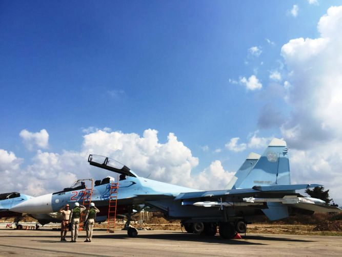 طائرات سوخوي - 30 الروسية في قاعدة سورية - صورة لوكالة 