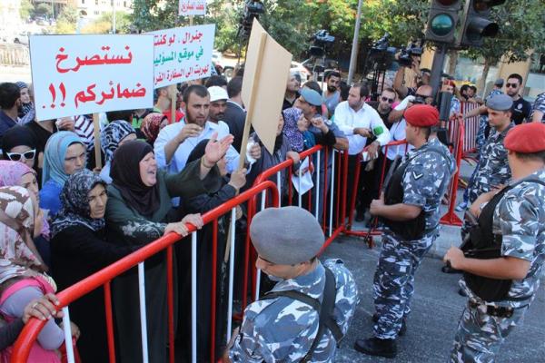 اعتصام سابق لاهالي العسكريين في وسط بيروت