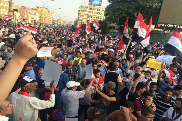 متظاهروم محتجون وسط بغداد