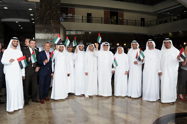 جانب من الاحتفال برفع العلم الإماراتي في دبي