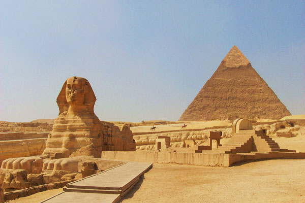 نظرية جديدة حول بناء أهرامات مصر أطلقها مرشح لرئاسة أميركا