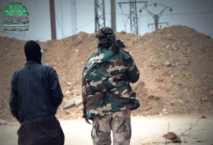 عناصر من المعارضة السورية في محافظة حماة