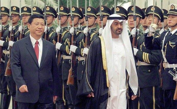 الرئيس الصيني مستقبلا محمد بن زايد في بكين