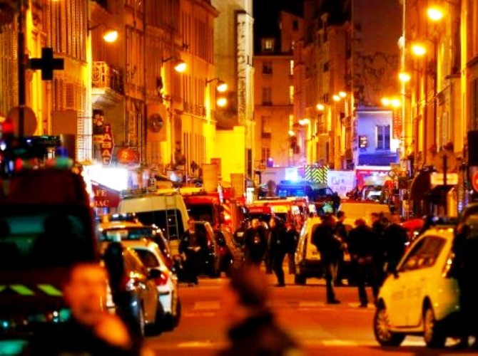  انتشار امني في محيط مسرح باتاكلان في باريس في 14 تشرين الثاني/نوفمبر 2015