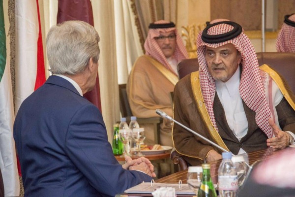 وزير الخارجية السعودي الأمير سعودي الفيصل مع نظيره الاميركي جون كيري