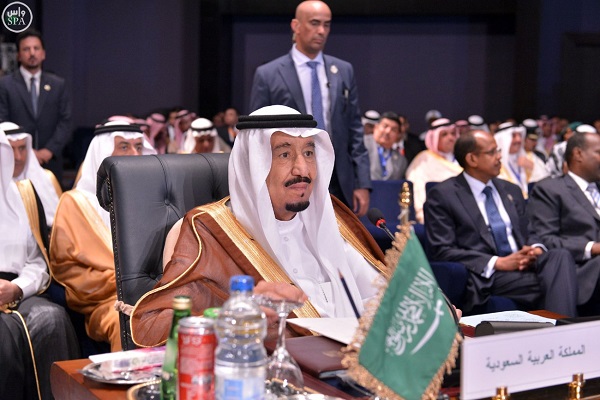 الملك سلمان مشاركا في القمة العربية في شرم الشيخ