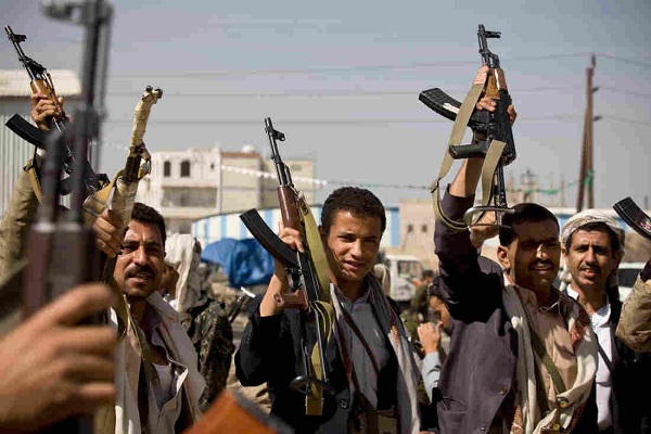 تقارير: المسلحون الحوثيون على بوابات عدن 