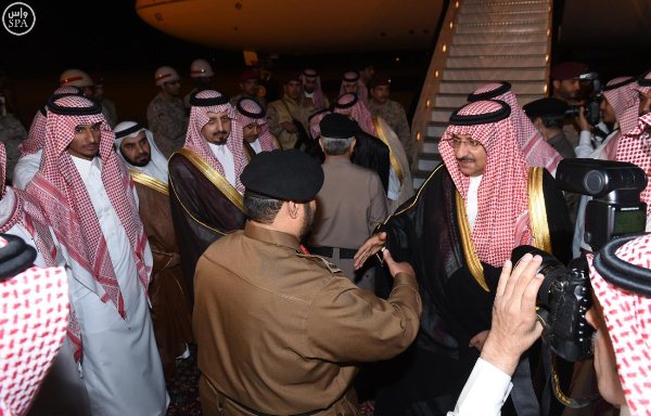 الأمير محمد بن نايف في مطار أبها