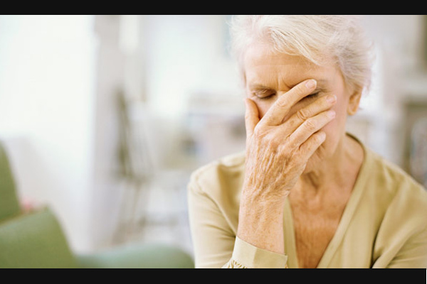 يصيب مرض الزهايمر عادة كبار السن 