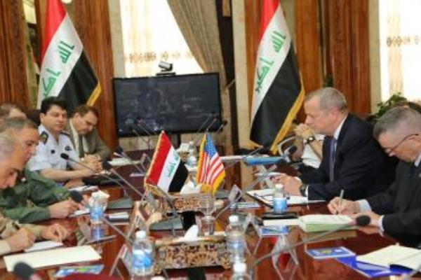 وزير الدفاع العراقي والجنرال آلن خلال اجتماعهما