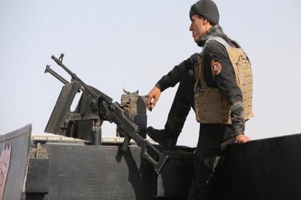 عنصر من القوات العراقية الخاصة قرب الانبار