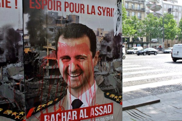 صورة للأسد ملطخة بالدماء في باريس