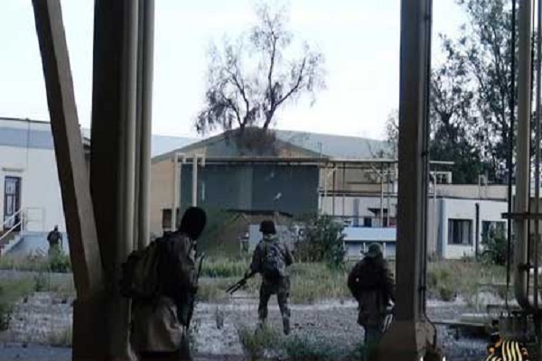 مقاتلو داعش داخل مصفاة بيجي