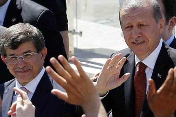 إردوغان واوغلو في أحد اللقاءات