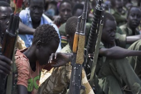 جنود اطفال في مخيم بيبور في جنوب السودان