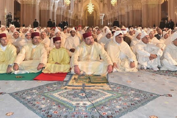 الملك محمد السادس لدى ترؤسه ليلة امس حفلا دينيا بمناسبة ليلة القدر