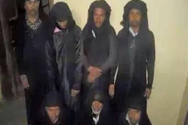 الحوثيون بأزياء نسائية