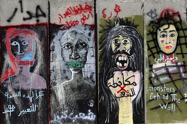 الجدار الذي تحول الى لوحات في بيروت 