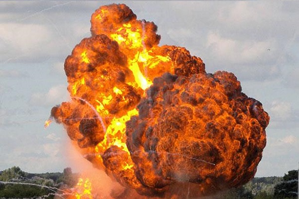 انفجار مخزن أسلحة باليمن