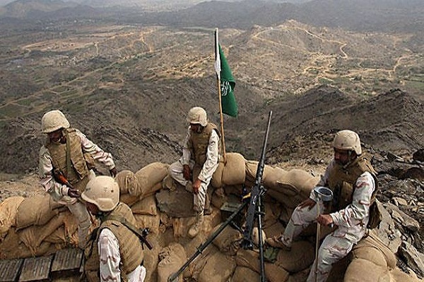 مجموعة من الجنود المرابطيين على الحدود السعودية اليمنية