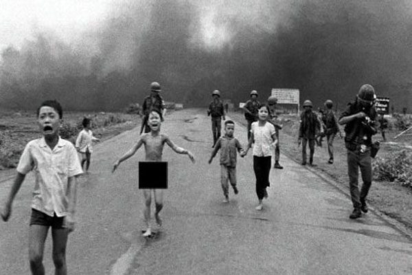 صورة الفتاة الهاربة من قنابل النابالم في حرب فيتنام